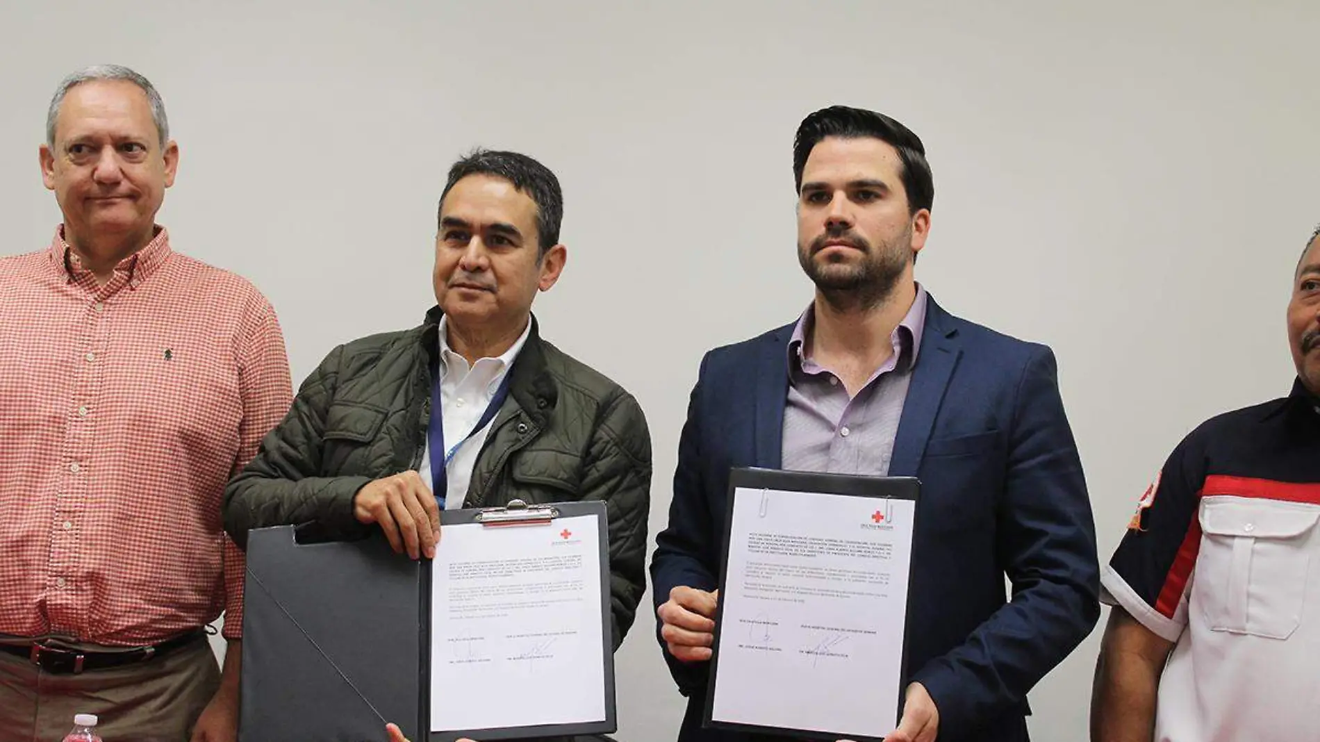 Firma Colaboracion Jorge Aguirre y Dr. Marcos Serrato - Mike Acosta (1)